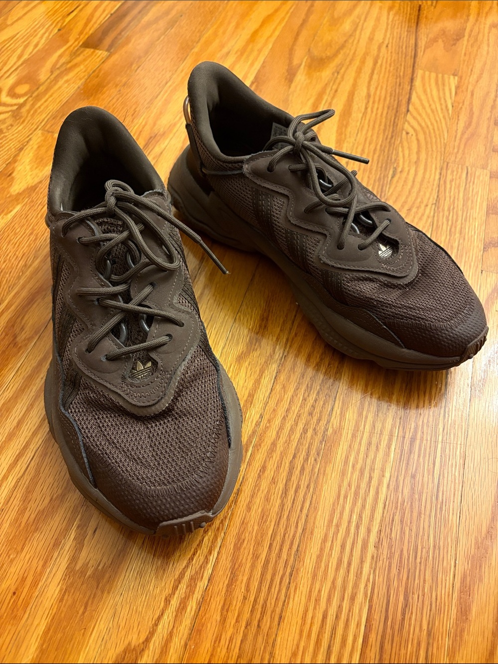 BNWOT Adidas Womens Ozweego Sneakers Shoes — Dark Brown